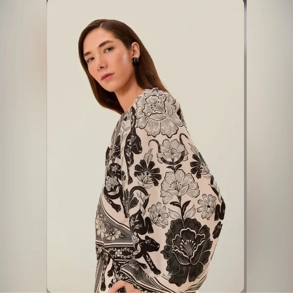 Farm Rio Off-White Flower Leopards Long Sleeve Blouse - Picture 7 of 8